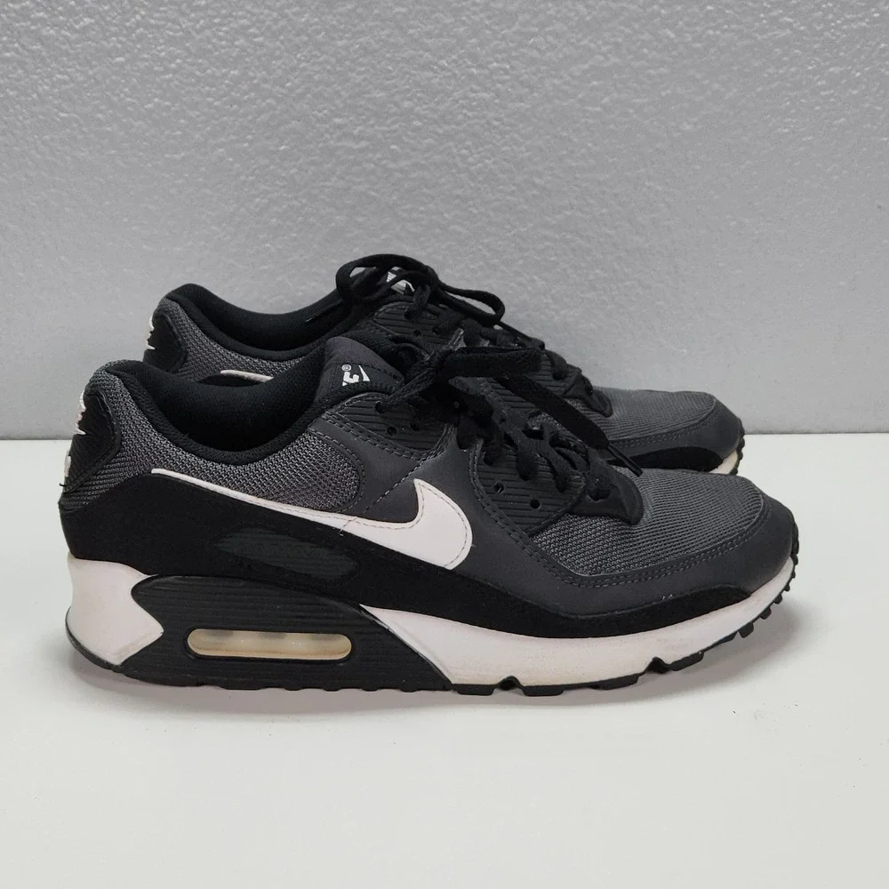 Nike Air Max 90 Men’s Sz 10 Low Top Lace-Up Sneakers Black/White/Gray CN8490-002